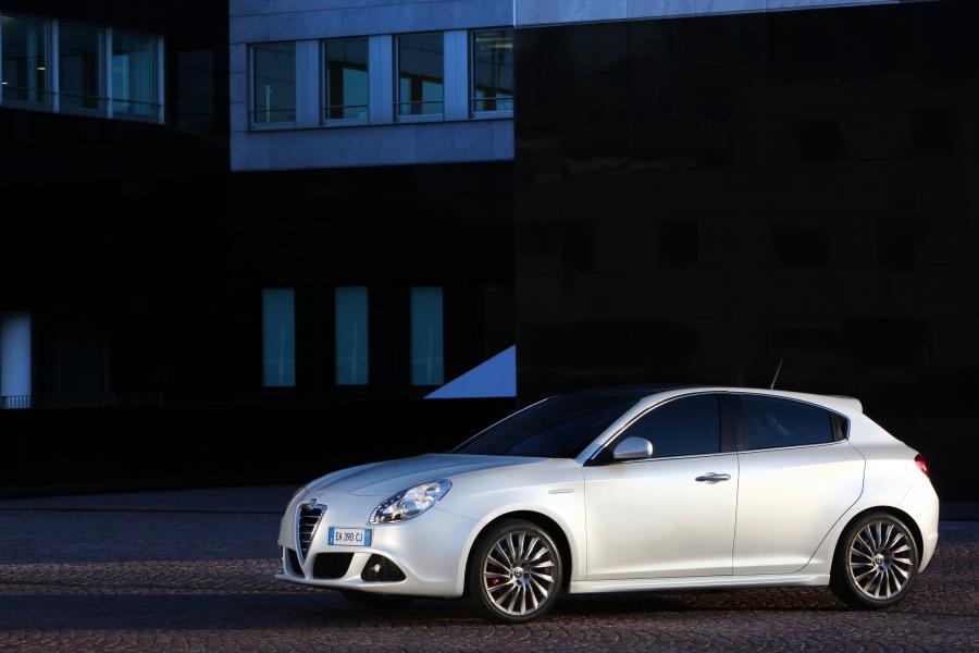  Alfa Romeo Giulietta 2010 года  (фото 43 из 61)